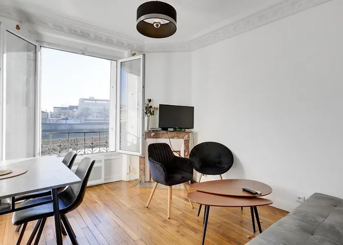 Appartement meublé quai de Seine